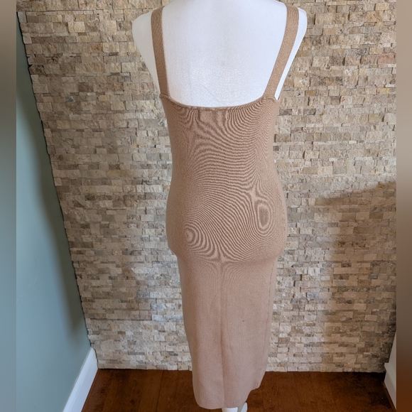Tan Beige Sleeveless Sweater Bodycon Midi Dress Slit Sz M Minimal Glam Neutral - Picture 3 of 9